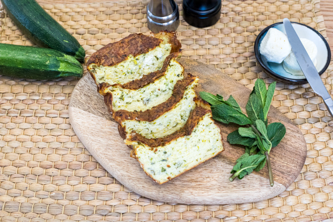 Cake courgette, menthe et chèvre